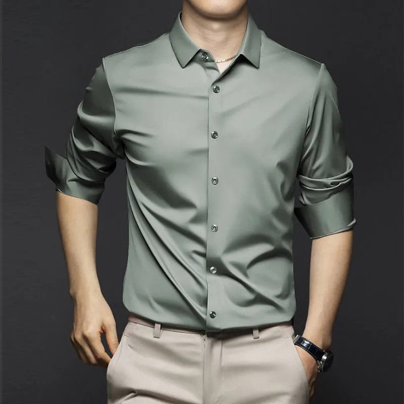 Chemise homme unie élégante, infroissable et coupe slim, un essentiel moderne pour le bureau et le confort quotidien.