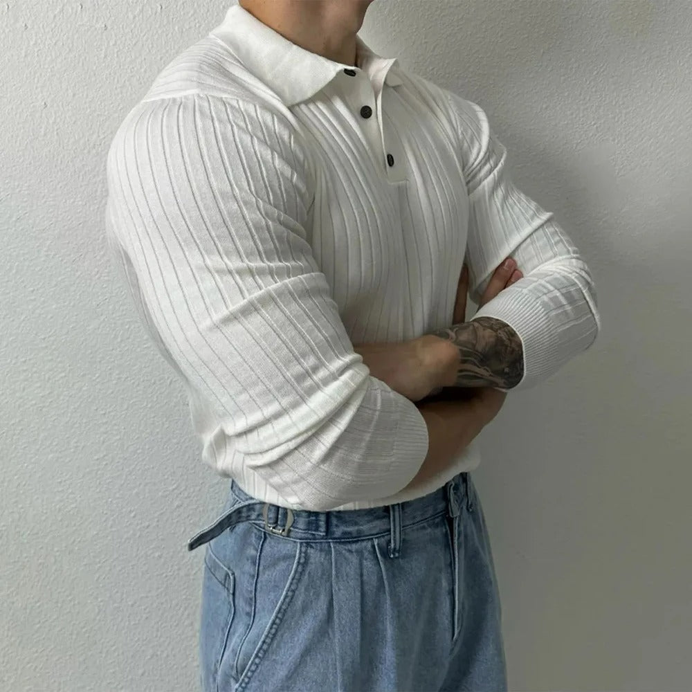 Vêtement homme essentiel: pull décontracté en maille douce, parfait pour la mode masculine moderne.
