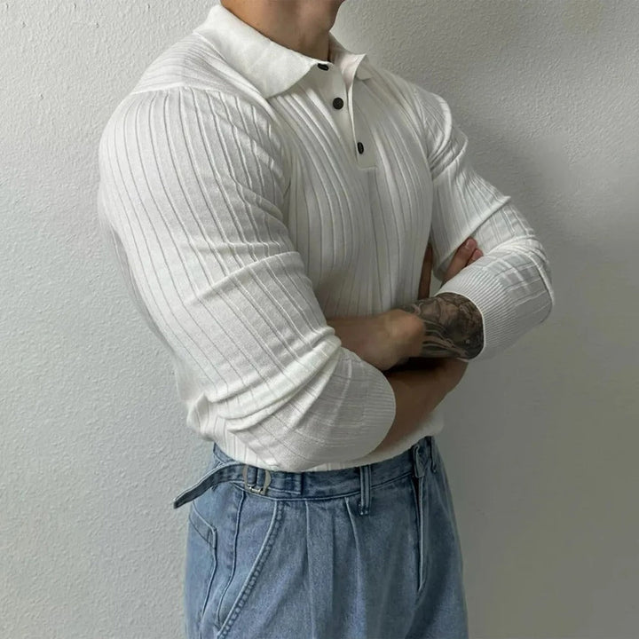 Vêtement homme essentiel: pull décontracté en maille douce, parfait pour la mode masculine moderne.