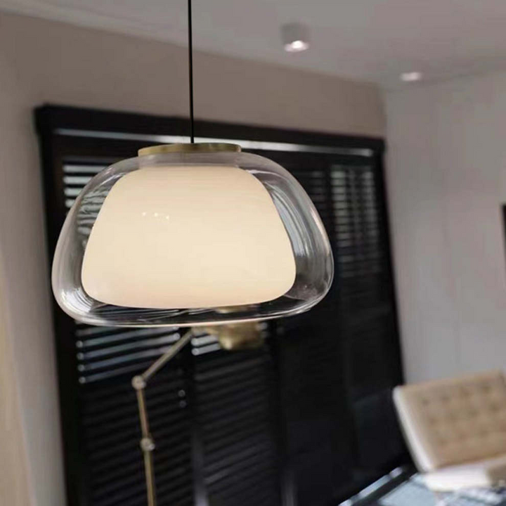 Suspension verre moderne pour salle à manger, design contemporain.