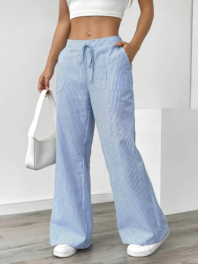 Pantalon rayé, style décontracté, avec un tombé fluide élégant.