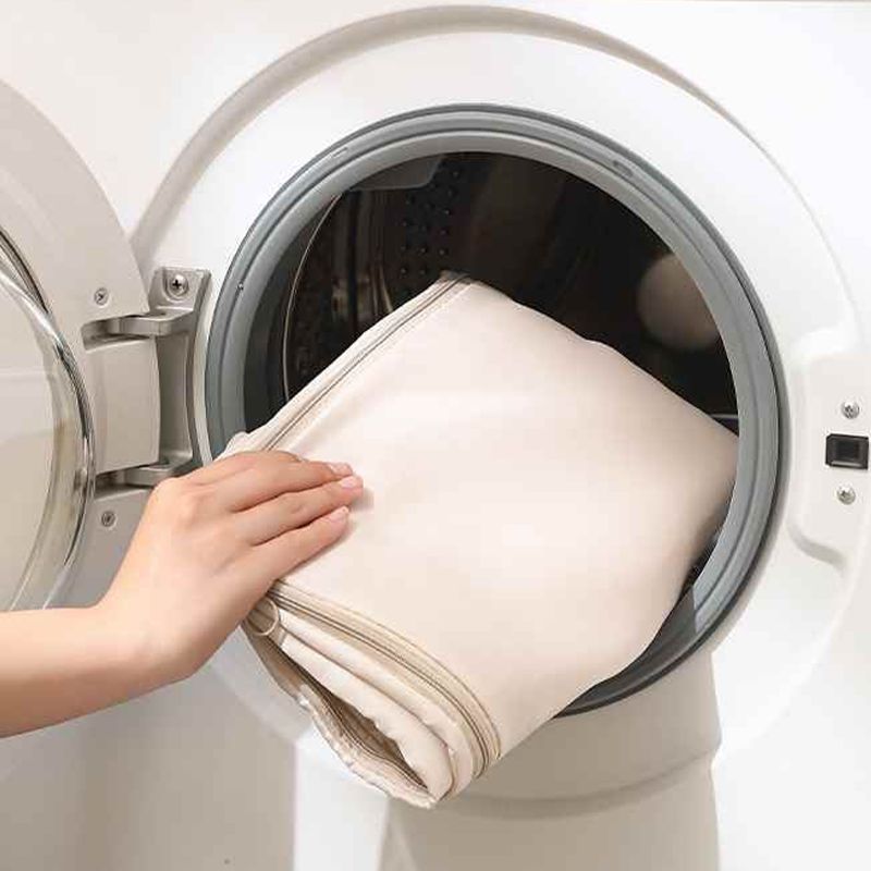 Solution de rangement pour la maison : sacs sous vide en nylon pour optimiser l'organisation des textiles.