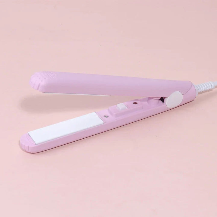 Lisseur et boucleur cheveux portable pour femmes. Coiffure facile en voyage: lissage rapide ou belles boucles.