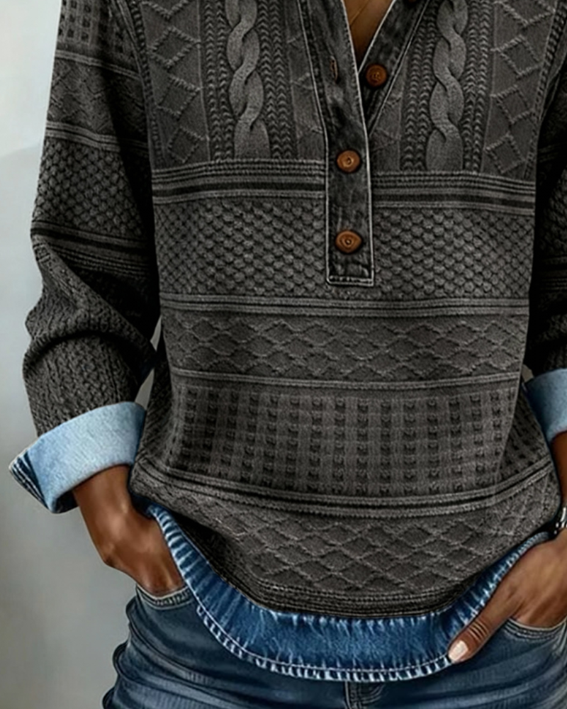 Confortable haut femme décontracté, col polo effet denim. Idéal pour un look tendance au quotidien.