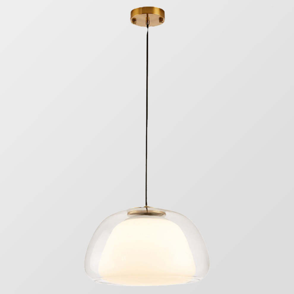 Suspension design en verre pour intérieur, ambiance chic et moderne.