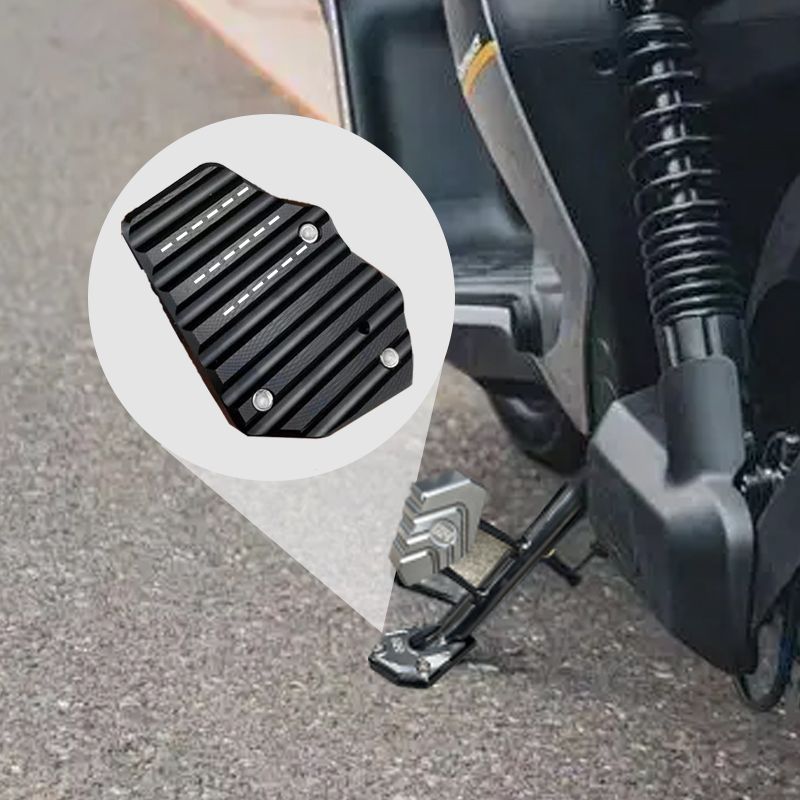 Accessoire moto rouge: extension de béquille anti-dérapante pour un support stable et sûr, stationnement facile.