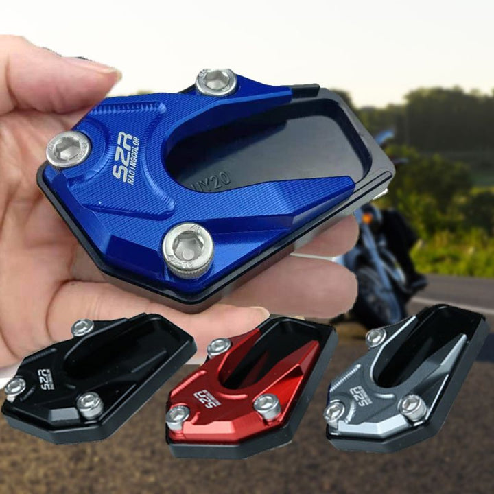 Protection de béquille moto universelle, plaque d'extension en alliage pour une base large et stable.