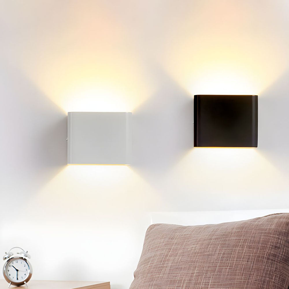 Applique murale LED cube moderne pour un éclairage intérieur contemporain et design.
