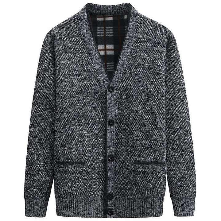 Cardigan homme doux et chaud, avec détails boutonnés. Idéal pour le confort quotidien et la mode automne-hiver.