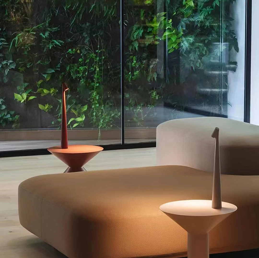 Lampe LED sans fil, longue autonomie, tactile, rechargeable, éclairage pratique et moderne.