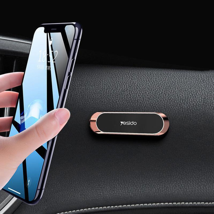 Support téléphone magnétique voiture, fixation sûre et rotation 360° pour une conduite sereine.