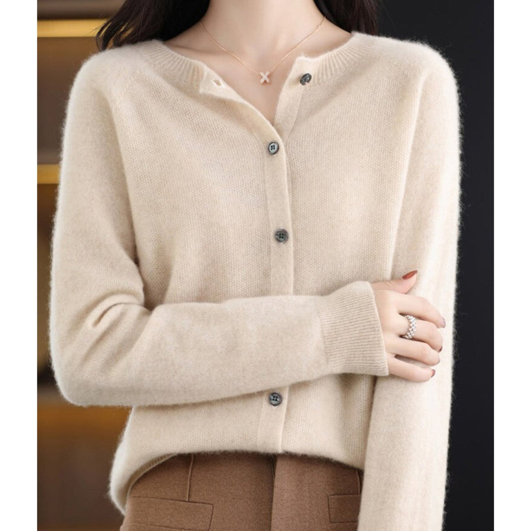 Gilet élégant femme, design épuré, col rond, parfait pour superposer avec style et confort.