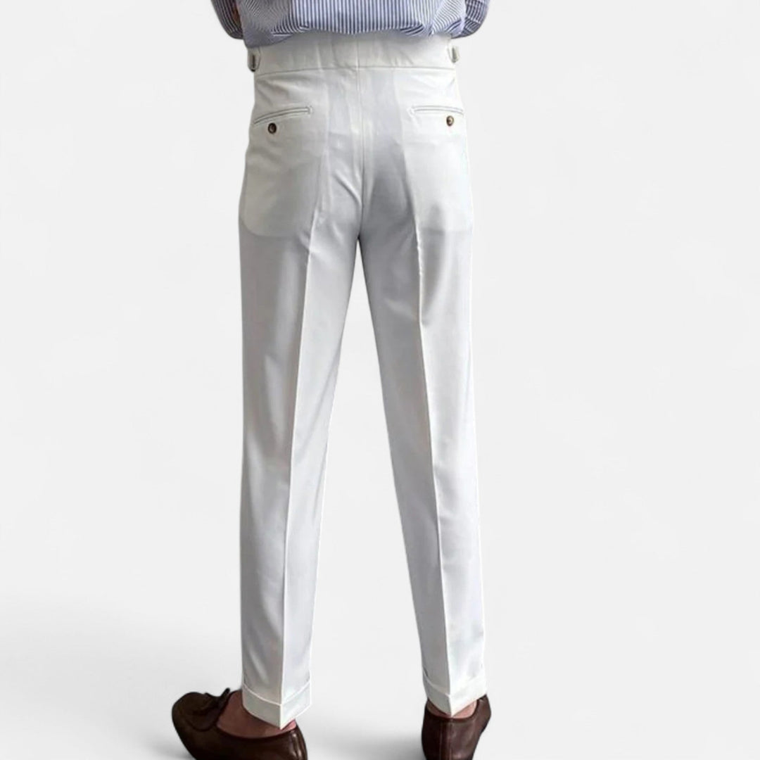 Pantalon polyvalent homme, taille haute drapée. Élégant pour le bureau, chic décontracté pour le quotidien.