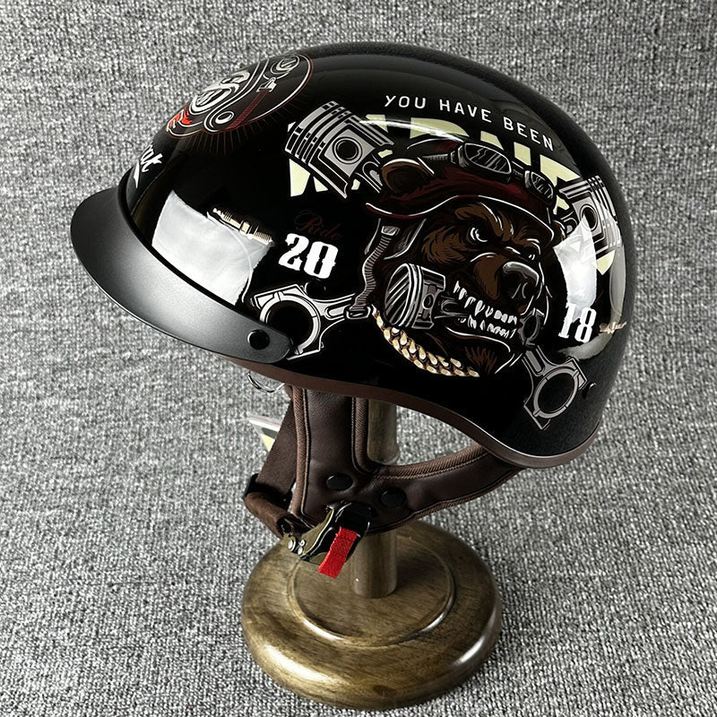 Casque moto chopper urbain noir mat pour une sécurité optimale du motard en ville.