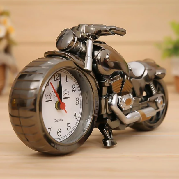 Réveil décoratif en forme de moto, style rétro vintage, accessoire unique pour la décoration intérieure de la maison.