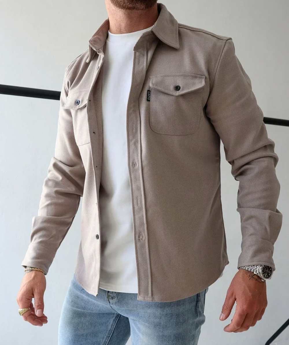 Chemise homme décontractée pour l'automne, idéale pour le bureau ou week-end, vêtement chic et confortable.