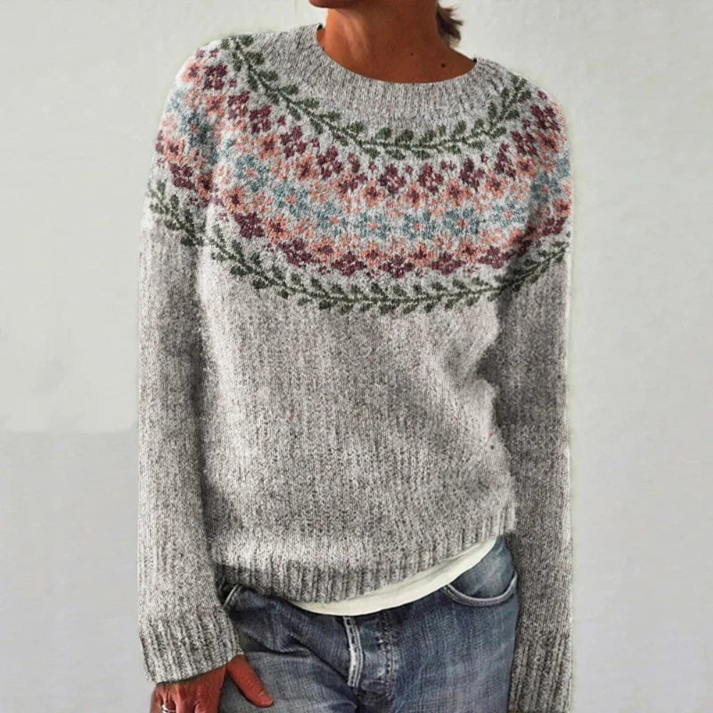 Pull femme hivernal à motifs discrets, col rond, manches longues. Confortable, élégant et parfait pour un style chic.