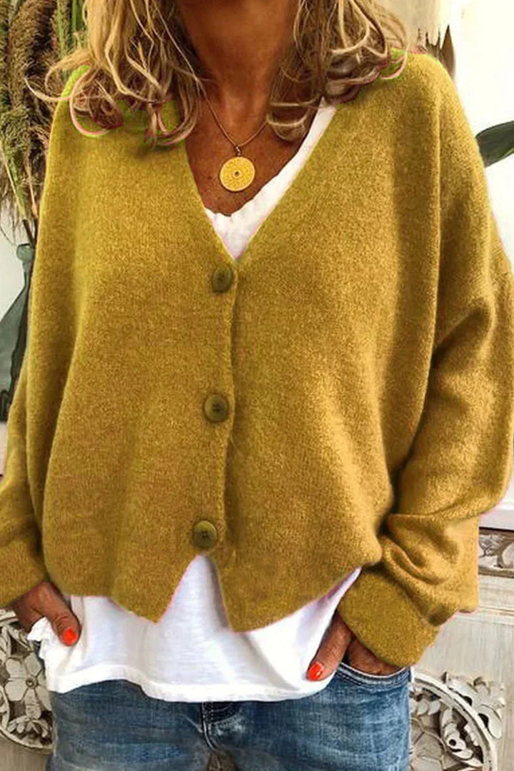 Cardigan femme chaud et confortable en maille, parfait pour la superposition décontractée en hiver.