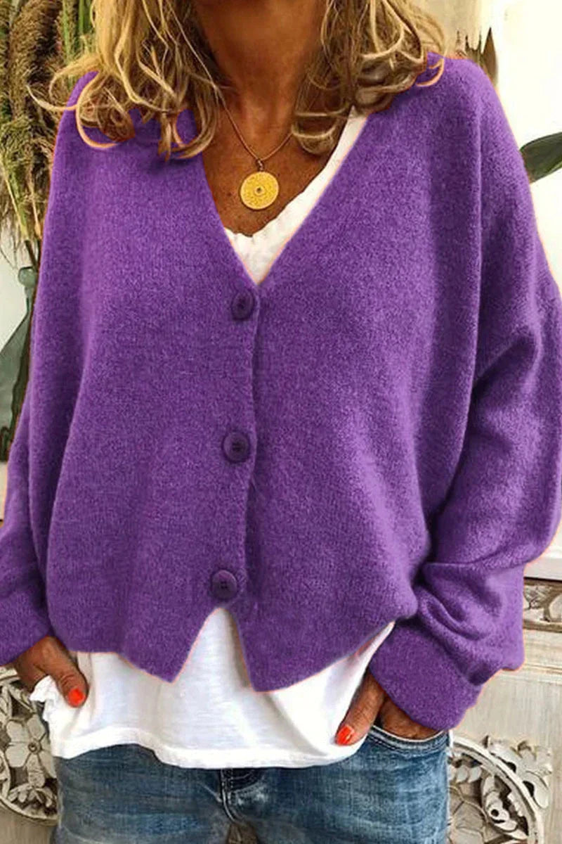 Cardigan femme élégant avec col V, tricot doux, idéal pour un look décontracté chic.