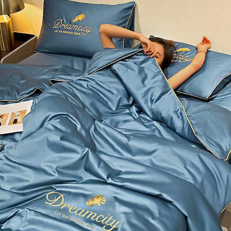 Sensation de fraîcheur garantie: couette en soie glacée respirante pour votre chambre d'été.