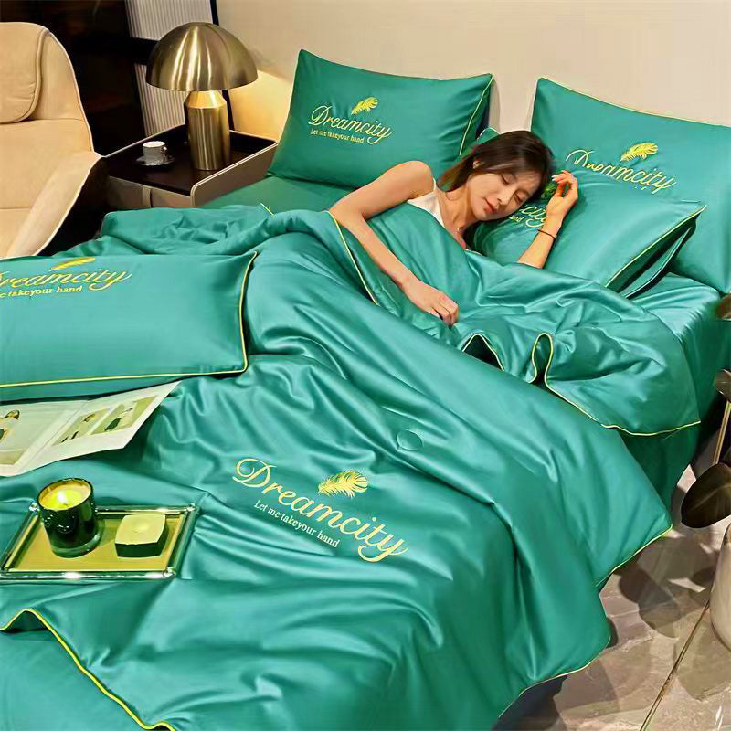 Couette en soie glacée, un choix léger et respirant pour des nuits d'été agréables.