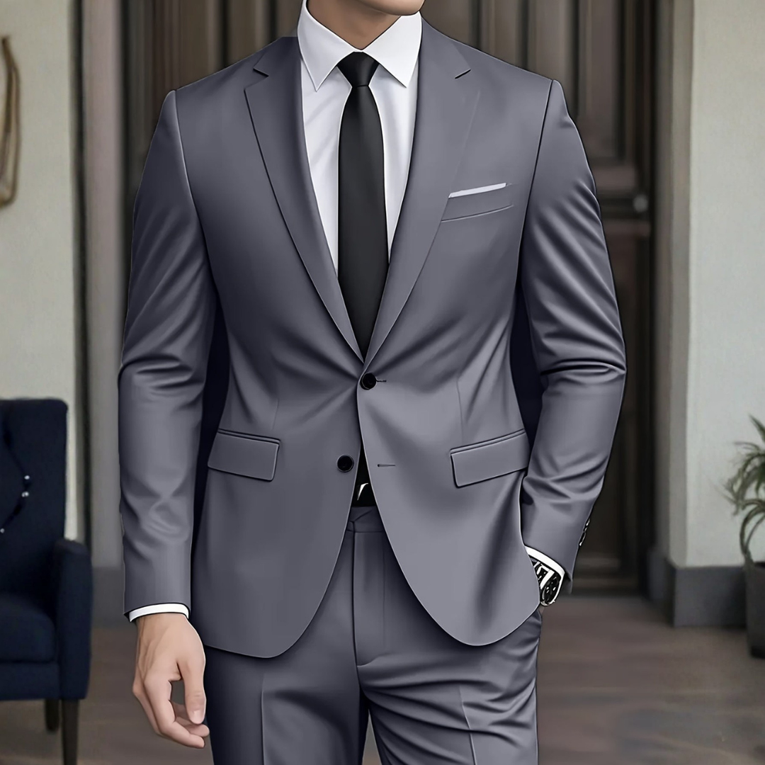 Costume homme gris slim fit, deux pièces, pour une tenue formelle ou un événement spécial.