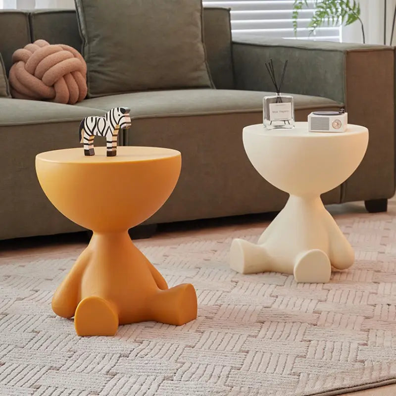 Table d'appoint durable en plastique PE, design scandinave, parfaite pour usage intérieur et extérieur.