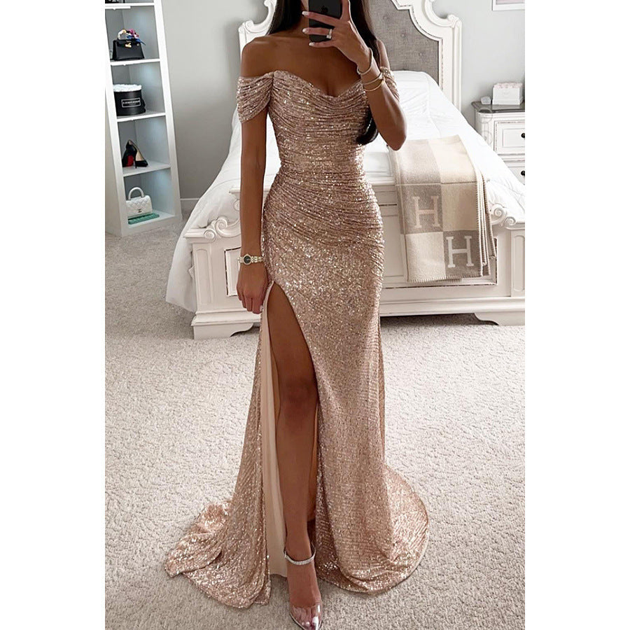Robe longue glamour pour femme. Fendue, brillante, épaules dénudées. Parfaite pour une allure chic en soirée ou cocktail.