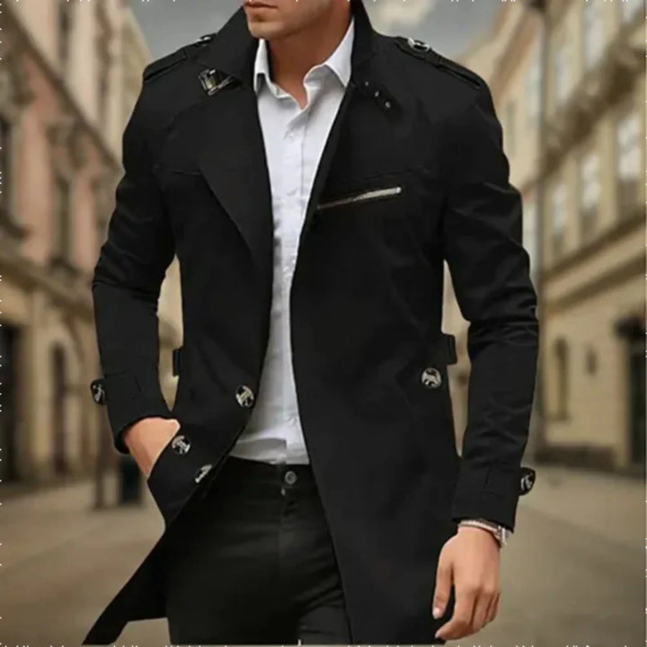 Trench-coat homme élégant, couleur intemporelle, vêtement de pluie chic, mode masculine classique.