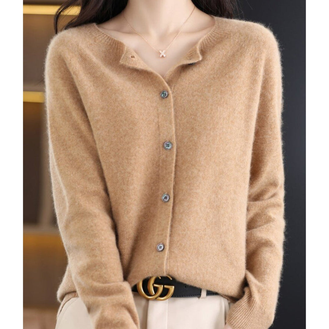 Cardigan femme polyvalent à col rond, élégant et facile à assortir, un must-have mode.