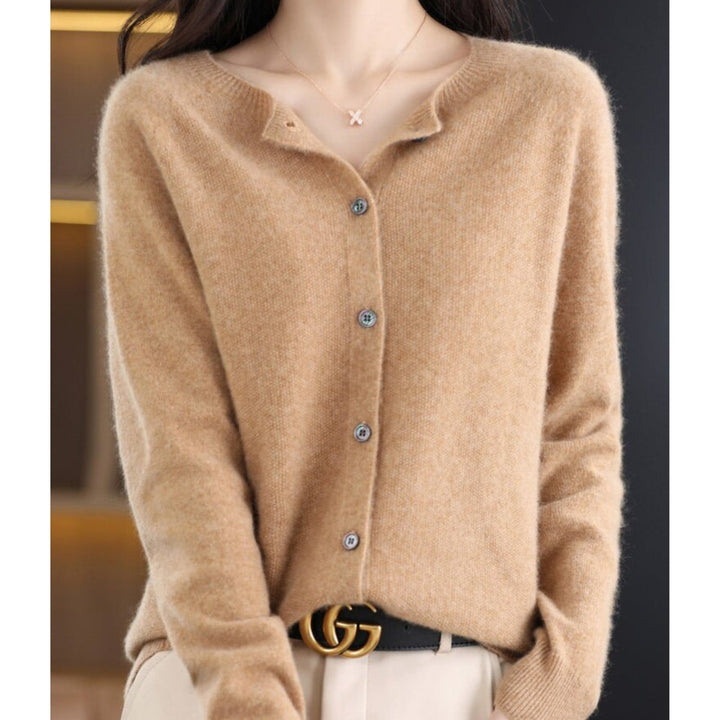 Cardigan femme polyvalent à col rond, élégant et facile à assortir, un must-have mode.