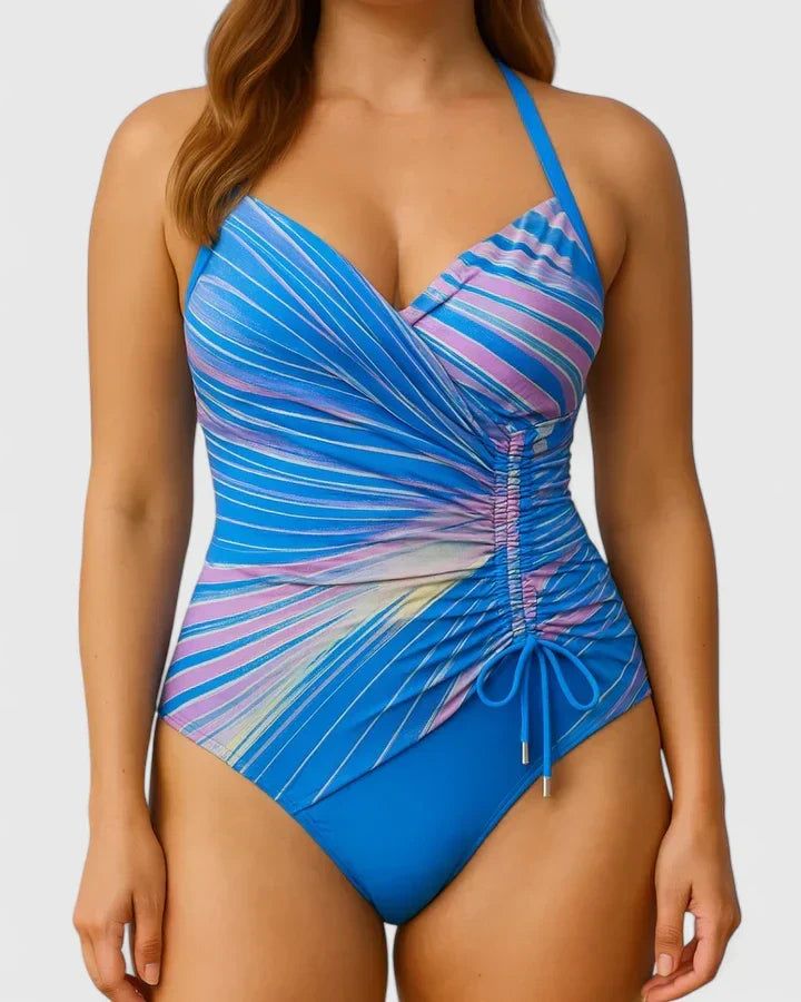 Tendance maillot de bain femme une pièce rayé, alliant style sculptant et confort pour la plage.