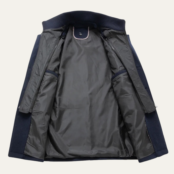 Long trench coat homme kaki, élégant, pour un style masculin affirmé en ville ou au bureau.