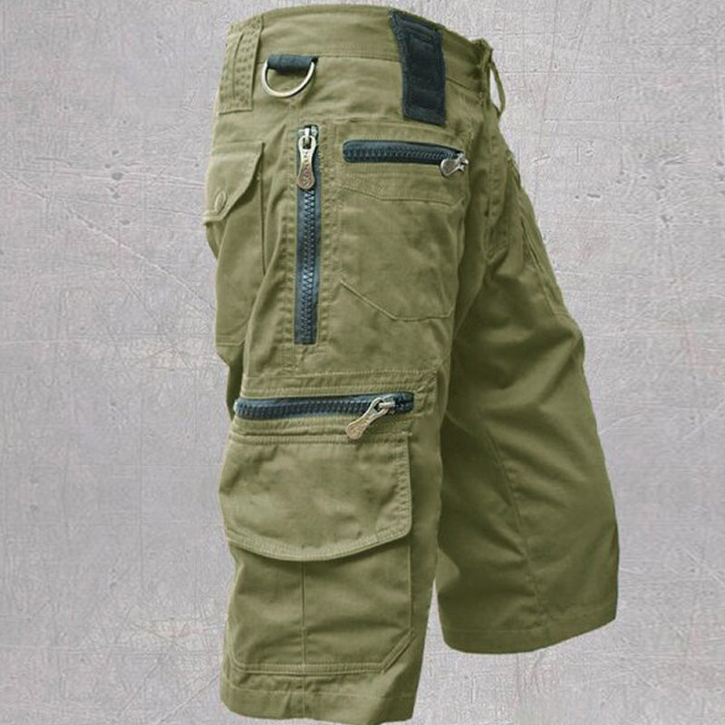 Short cargo homme kaki, style décontracté et robuste, convient aux loisirs et à la mode masculine urbaine.