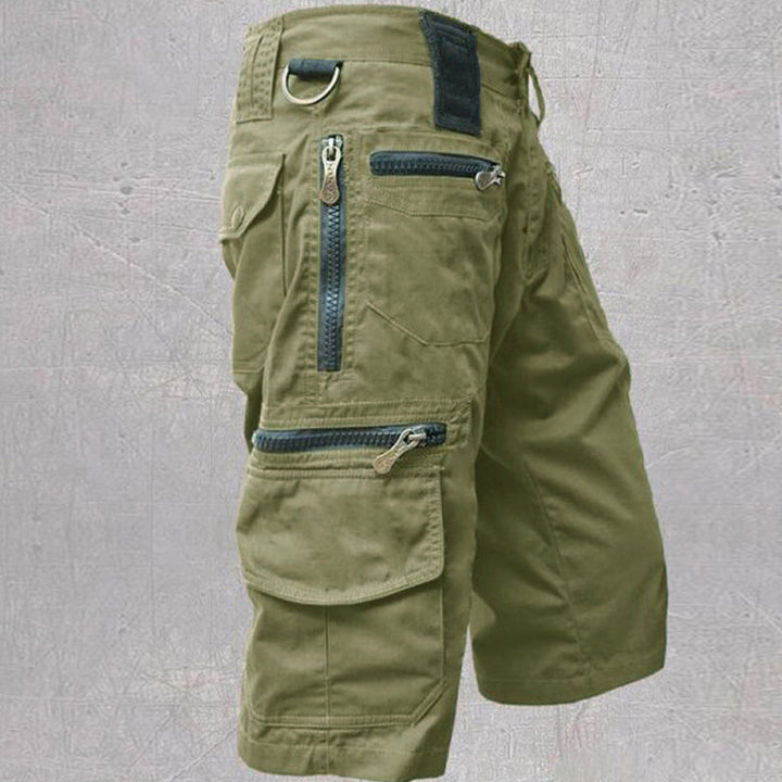 Short cargo homme kaki, style décontracté et robuste, convient aux loisirs et à la mode masculine urbaine.