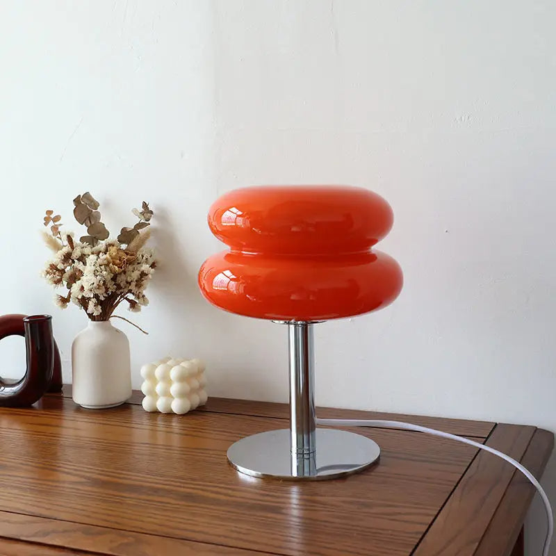 Lampe de table LED sans fil au design italien Bauhaus, parfaite pour l'éclairage intérieur moderne.