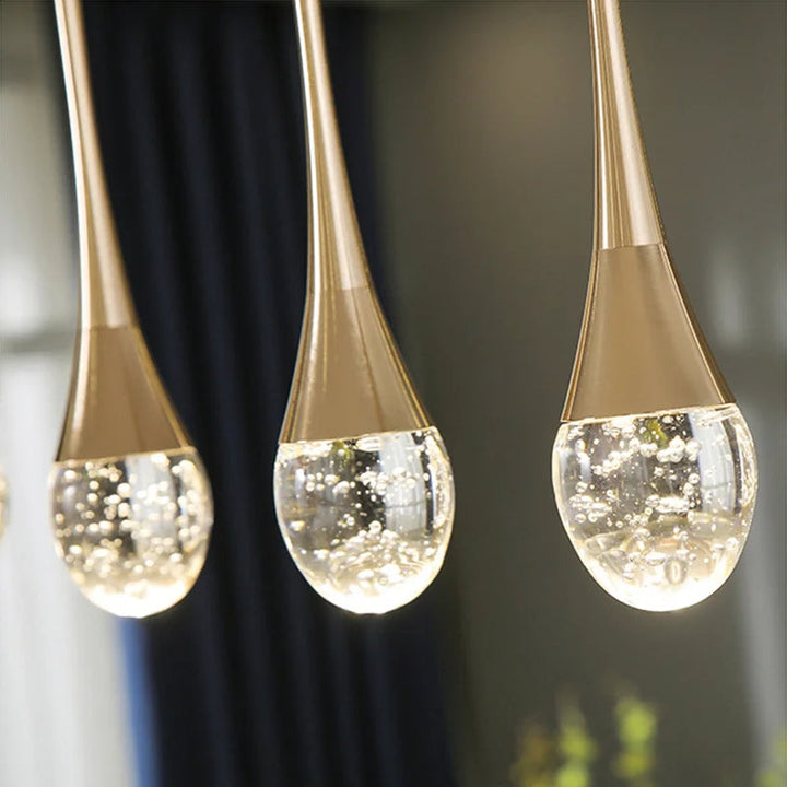 Suspension luminaire moderne en verre, design élégant pour intérieur contemporain. Éclairage chaleureux.