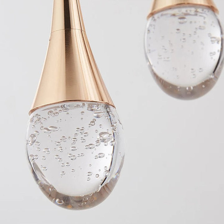 Plafonnier moderne en verre, style épuré, parfait pour décoration intérieure contemporaine et élégante.