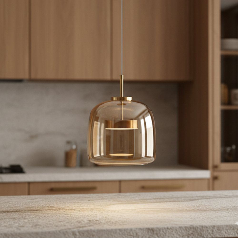 Lustre en verre Nordic, design moderne pour un éclairage suspendu ajustable et économe.