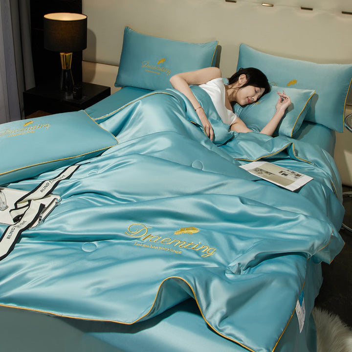 Le secret des nuits fraîches: couette rafraîchissante en soie glacée pour un confort maximal.