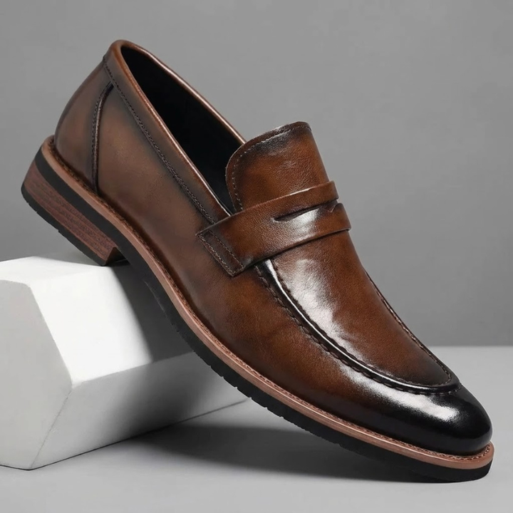Mocassins formels pour hommes, style classique et professionnel, idéaux pour le bureau ou une soirée élégante.