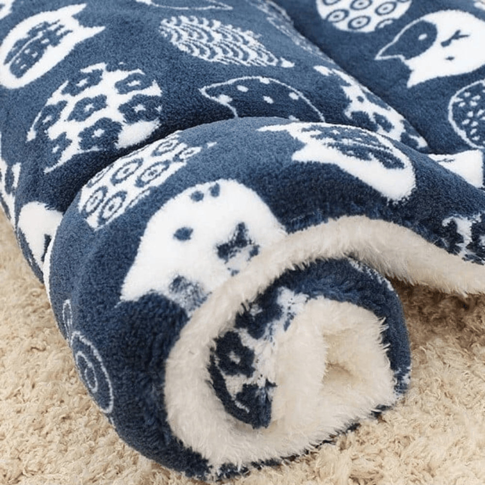 Couverture douce et apaisante pour chat anxieux, offrant un refuge anti-stress et un confort ultime.