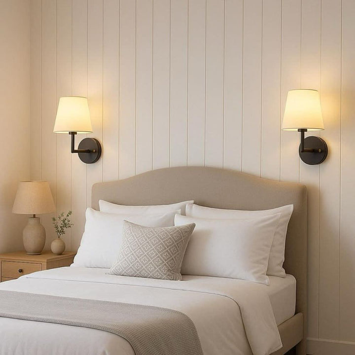 Lot de 2 appliques murales LED sans fil avec télécommande. Éclairage intérieur moderne, facile à installer pour ambiance.