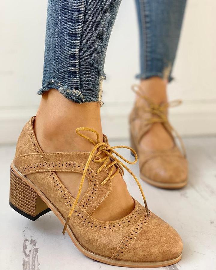 Adoptez le confort rétro avec ces chaussures orthopédiques Felina pour femme, style vintage.