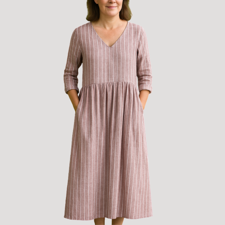 Robe longue fluide rayée femme avec col en V et poches, idéale pour l'été décontracté et confortable.