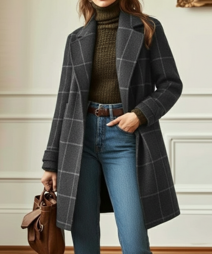 Chic pardessus femme à carreaux pour hiver et automne, avec col revers élégant. Manteau long, tendance mode femme.