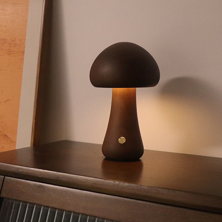 Lampe de table champignon en bois, style vintage et naturel, parfait pour un éclairage de chevet.