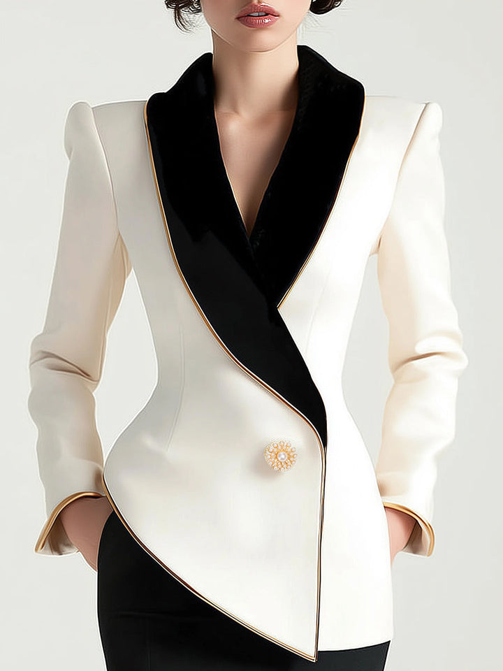 Blazer femme asymétrique noir, col contrasté blanc. Veste cintrée élégante pour tenue de bureau ou soirée chic.