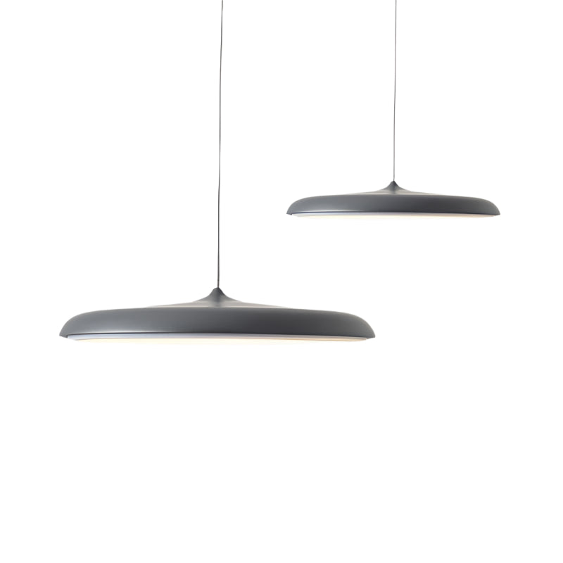 Lampe de plafond LED avec suspension élégante, pour un éclairage moderne et une décoration raffinée de salle à manger.