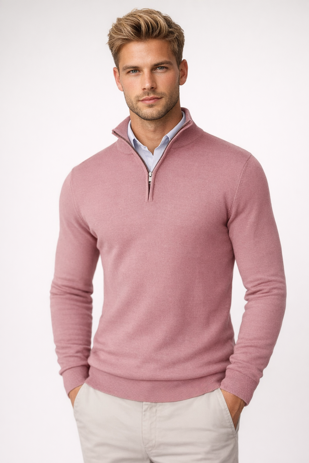 Pull homme demi-zip, col montant. Un vêtement élégant et décontracté parfait pour l'automne-hiver.